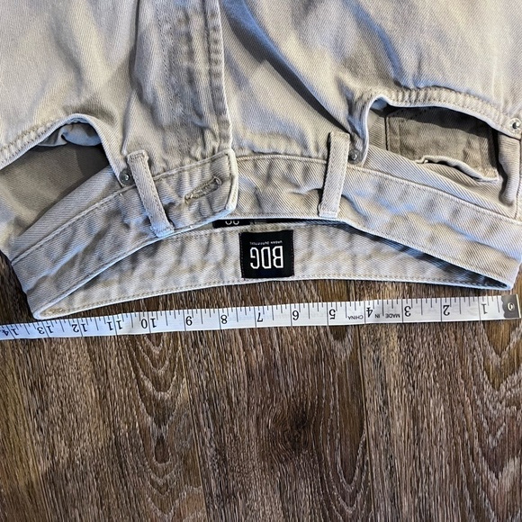 BDG mom high rise beige jeans size 26 - Picture 7 of 9